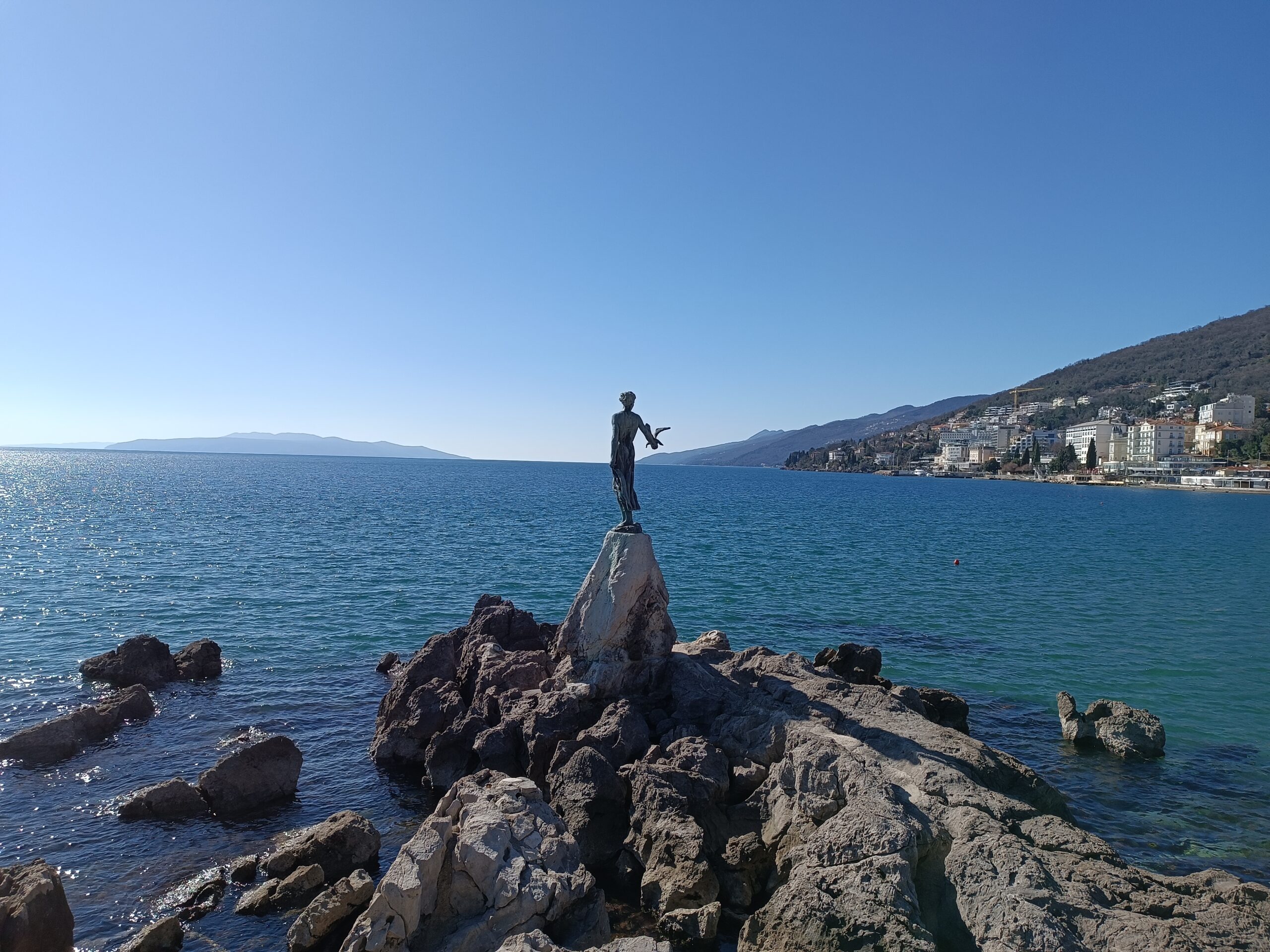 Travel thumbnail image.