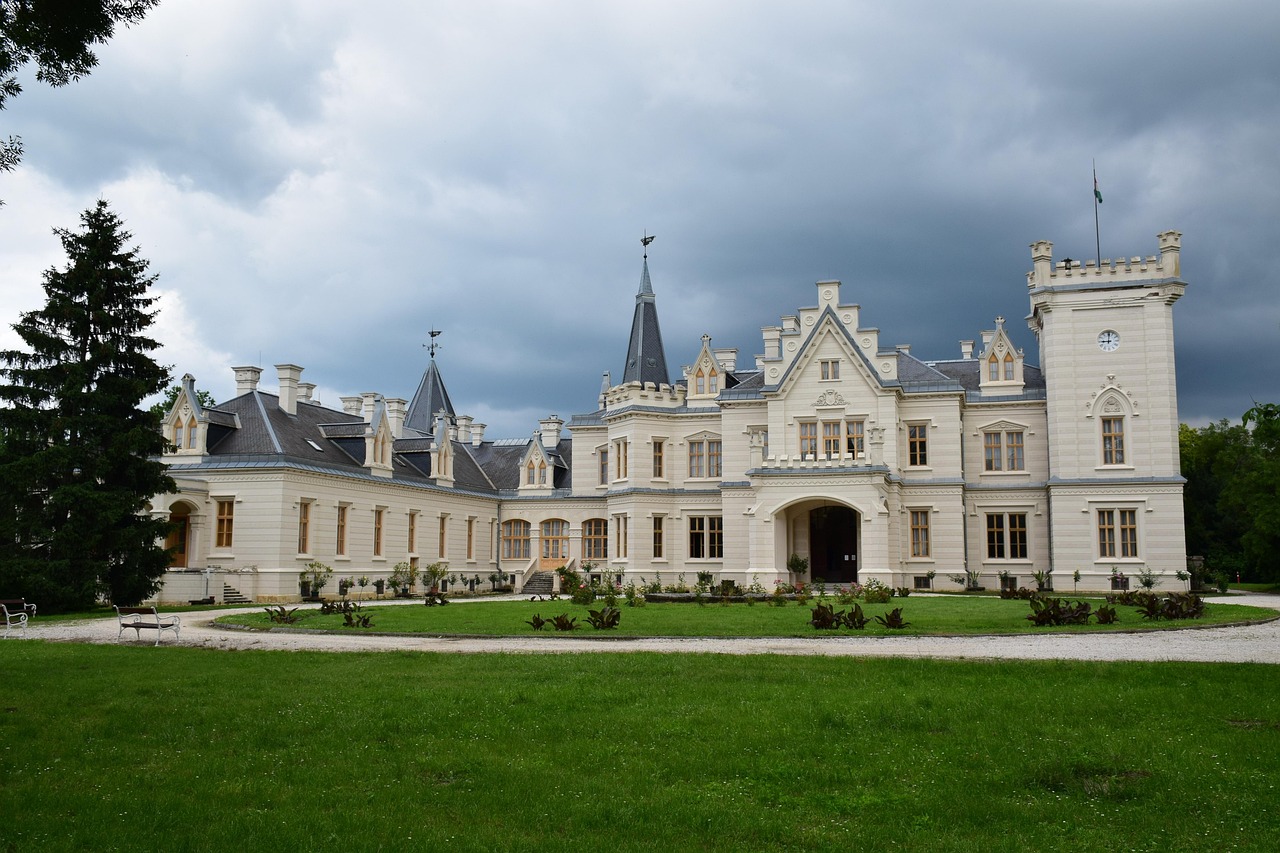 Travel thumbnail image.