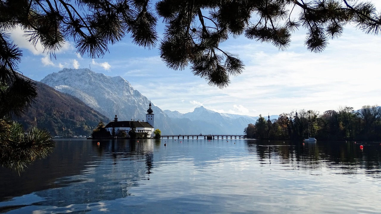 Travel thumbnail image.
